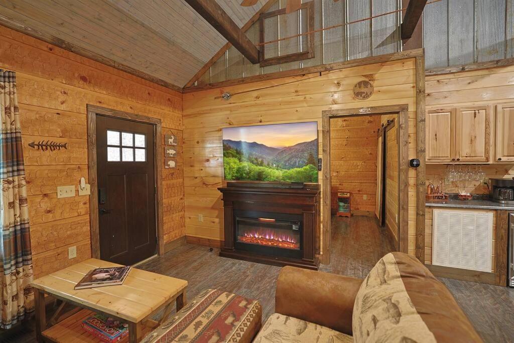 Rustic Modern Cabin With Hot Tub Near Rafting And Great Smokey Mountains Bryson City Luaran gambar